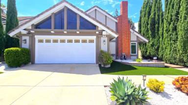 Main picture of 27 Knoll Ridge Dr