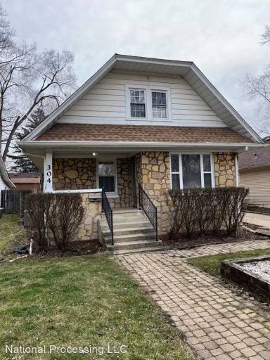 Main picture of 304 Oakview Ave
