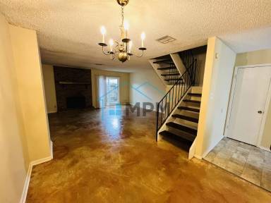 Main picture of 52 Colonial Dr. - B