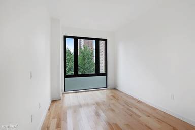 Main picture of 61 W 104th St