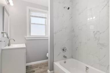 Main picture of 3445 E 113th St