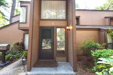 Main picture of 6 Broadmore Cir