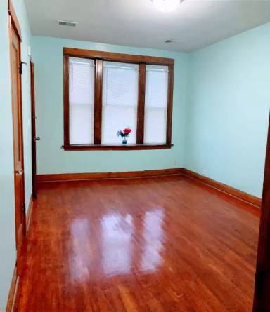Main picture of 2725 W 39th Pl