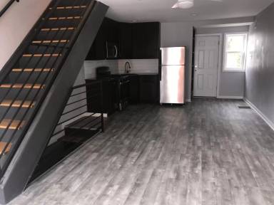 Main picture of 519 E Queen Ln