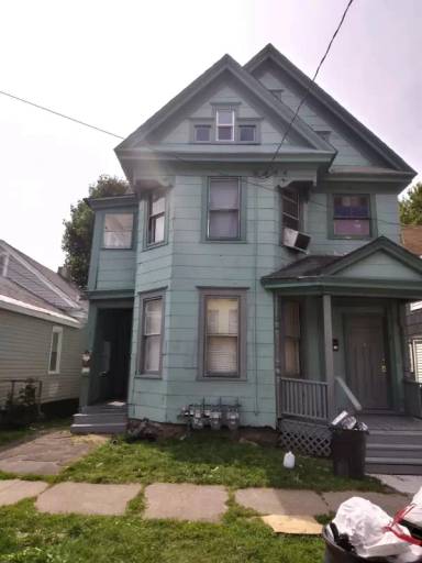Main picture of 221 Lilac St