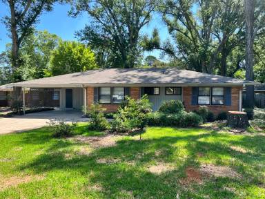 Main picture of 3200 Greg Ln
