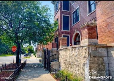 Main picture of 5256 S King Dr
