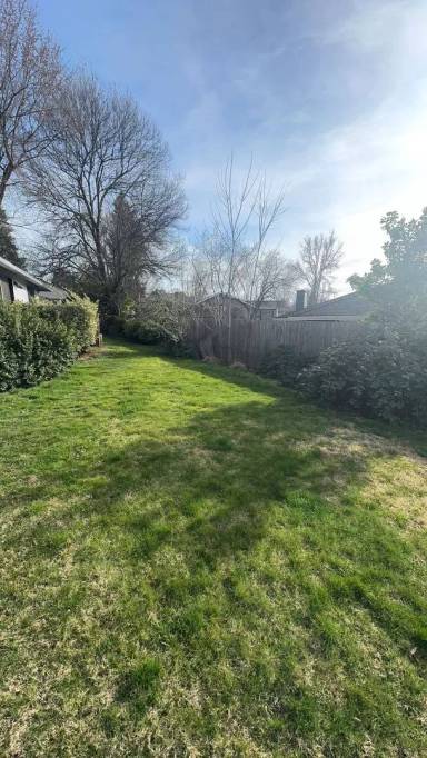 Main picture of 1885 Sonya Cir