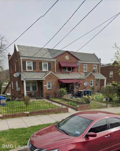 Main picture of 3972 Blaine St NE