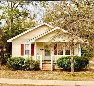 Main picture of 832 W Carolina Ave