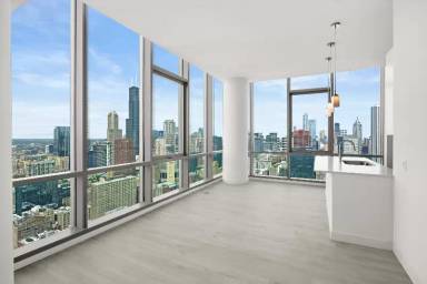 Main picture of 899 S Michigan Ave