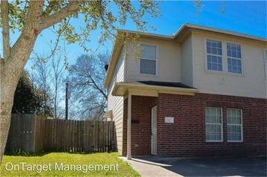 Main picture of 4748 Clover St