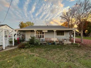 Main picture of 2320 Piercy Way