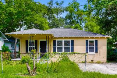 Main picture of 2969 Myra St