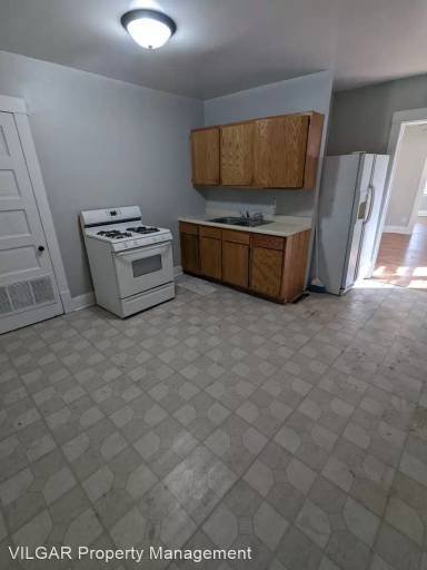Main picture of 3818 Hemlock St