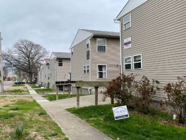 Main picture of 409 W College St