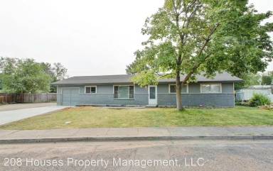 Main picture of 555 Phelps Cir