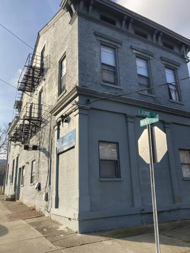 Main picture of 669 June St