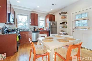 Main picture of 33 Plainfield St