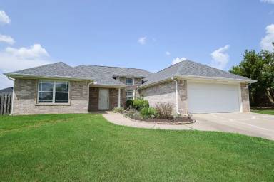 Main picture of 321 Coopers Farm Rd