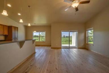 Main picture of 16 Voyager Ln