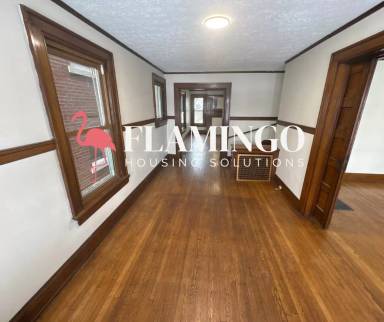 Main picture of 1422 E 3rd St