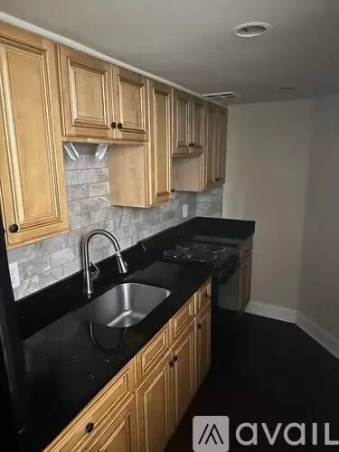 Main picture of 909 Clinton St