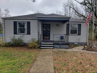 Main picture of 916 Linwood Dr NW