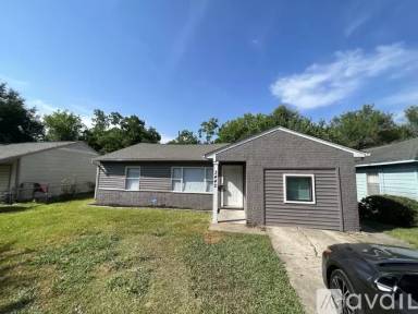 Main picture of 3442 Bacon St