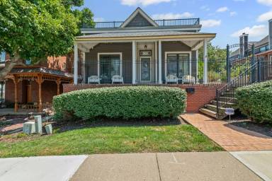 Main picture of 2941 Walnut St
