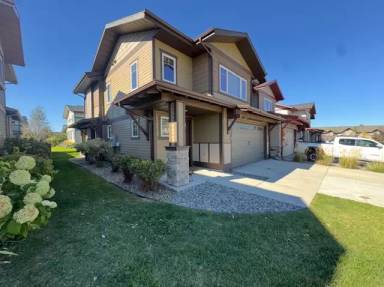 Main picture of 2655 Park Creek Ave