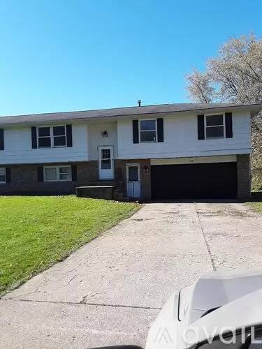 Main picture of 8385 Ladonna Cir NW