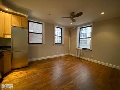Main picture of 326 E 35th St