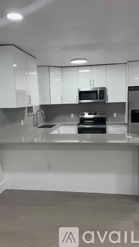 Main picture of 215 W 19th St