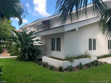Main picture of 2411 S Miami Ave