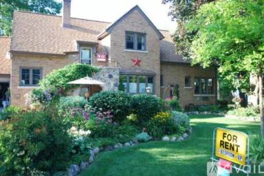 Main picture of 4926 W Vollmer Ave