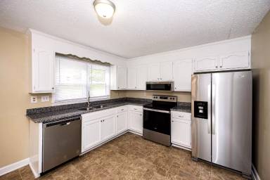 Main picture of 2711 Springbrook Cir