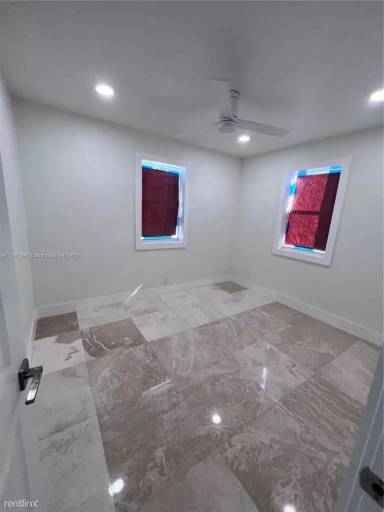 Main picture of 2114 Plunkett St