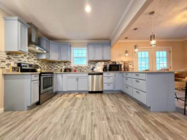 Main picture of 220 Teague Trl