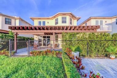 Main picture of 6950 NW 104th Ct