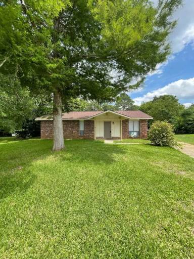 Main picture of 504 Lawndale Ln