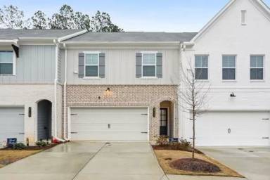 Main picture of 3732 Silvery Way