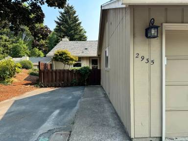 Main picture of 2935 SE Blue Bird Dr