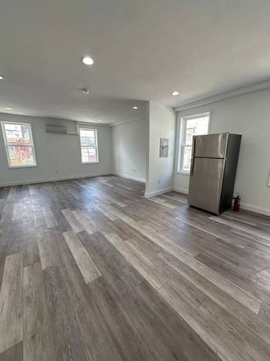 Main picture of 3847 Terrace St