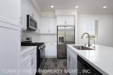 Main picture of 409 Lake Shore Way