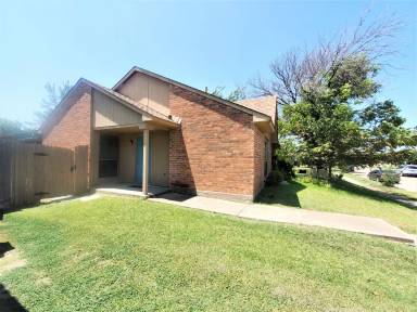 Main picture of 4527 Chapman St