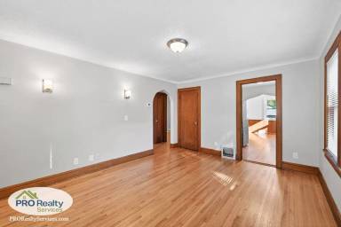 Main picture of 5420 Fremont Ave N