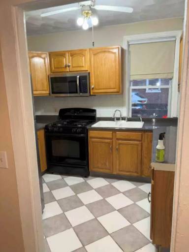 Main picture of 33 Middle St