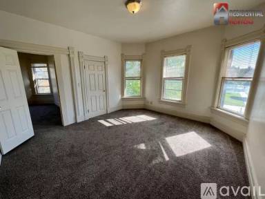 Main picture of 2370 N Palmer St