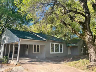 Main picture of 2445 W Mount Comfort Rd